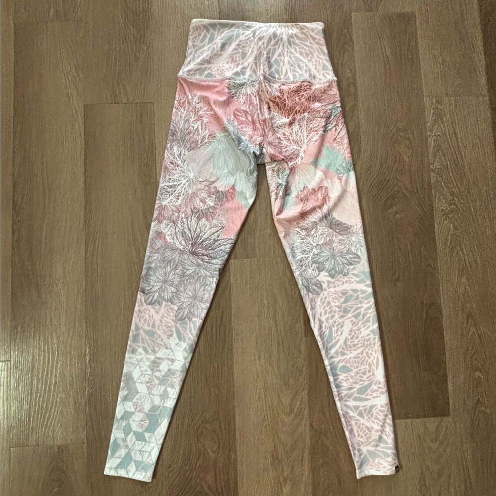 Onzie Pink and Gray Patterned High Rise Leggings, Size Small - Picture 3 of 8